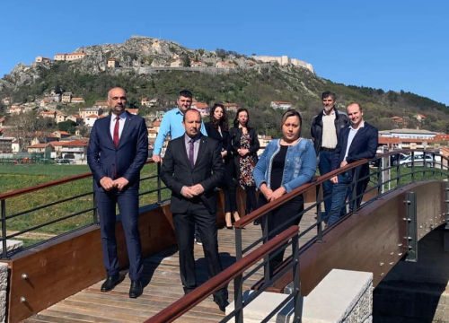 Marijo Ćaćić objavio kandidaturu za kninskog gradonačelnika, uz njega je Kristina Perić