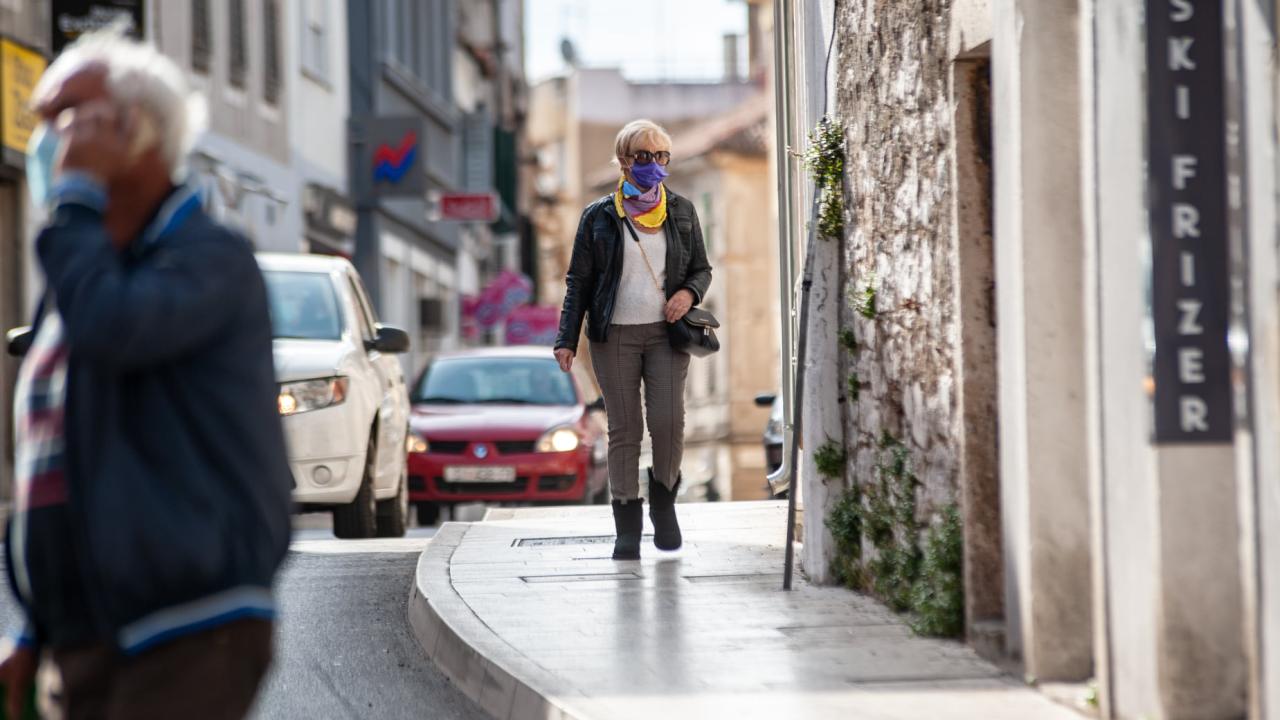 U županiji danas 141 novi slučaj zaraze, preminuo muškarac u šibenskoj bolnici
