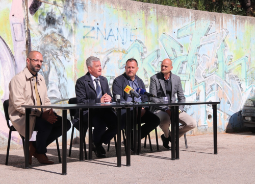 Fotografija 5 - Potpisan ugovor na Vidicima: Konačno došlo na red probijanje slijepe ulice kod osnovne škole