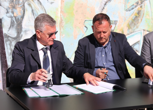 Fotografija 3 - Potpisan ugovor na Vidicima: Konačno došlo na red probijanje slijepe ulice kod osnovne škole