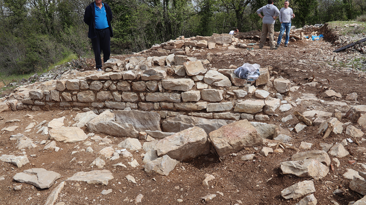Kod Goriša otkriveni ostaci velike crkve i srednjovjekovni grobovi, sigurno ih ima još nekoliko desetaka