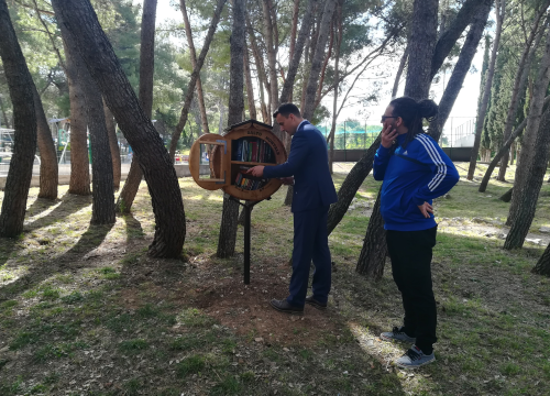 U Rasadniku na Vidicima postavljena treća knjižnica na otvorenom posvećena Vesni Parun