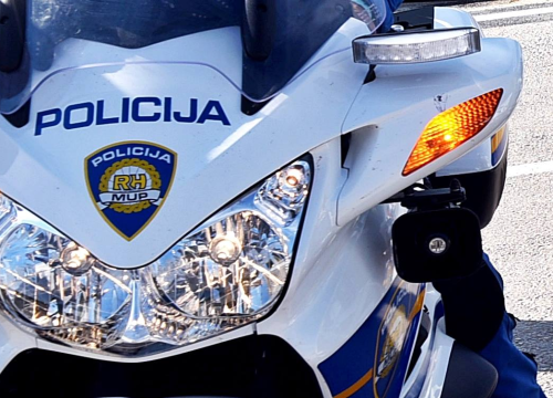 Audijem kod čvora Pirovac jurio 227 kilometara na sat. Šibenska policija mu naplatila 6000 kuna kazne