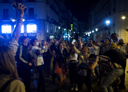 Španjolci razuzdano proslavili okončanje lockdowna, reagirala epidemiologinja: 'Pandemija daleko od kraja'