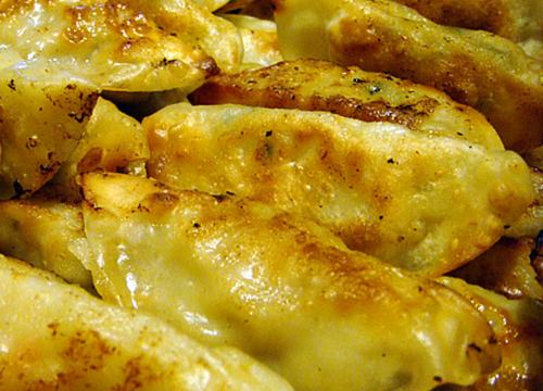 Kad probate, nema natrag: Mirisni prženi ravioli sa sirom i špinatom