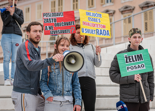 Fotografija 5 - Na Poljani 'prosvjed' osoba s invaliditetom: Snimanje završne scene filma u sklopu projekta 'Hoću posao'