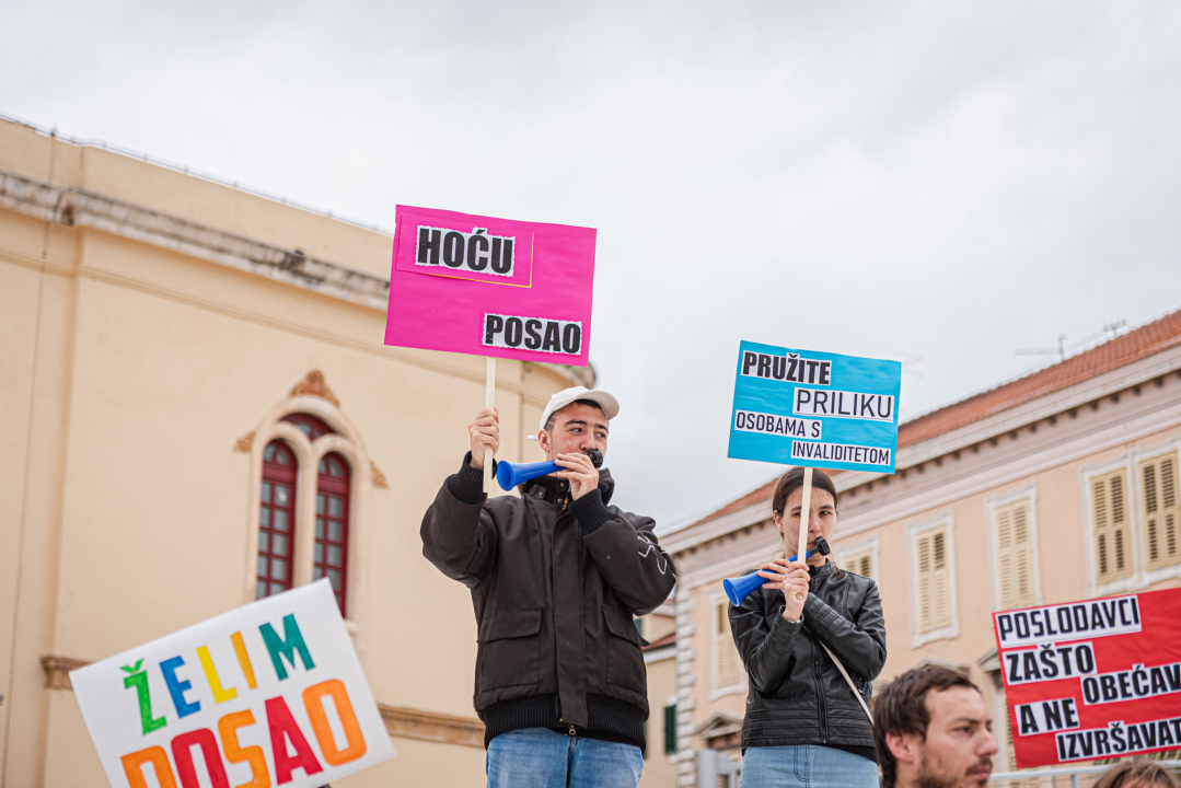 Na Poljani 'prosvjed' osoba s invaliditetom: Snimanje završne scene filma u sklopu projekta 'Hoću posao'