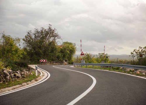 Zbog olujnog vjetra problemi na magistrali: Ove su dionice zatvorene za promet