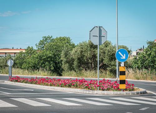 Radne akcije Zelenog grada: Na ulazima u grad posađeno cvijeće i uređen okoliš