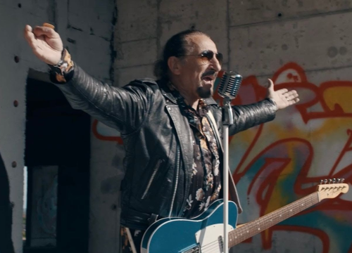 Legendarni Željko Bebek s novim hitom 'Kupit ću nam sat' dolazi na CMC festival