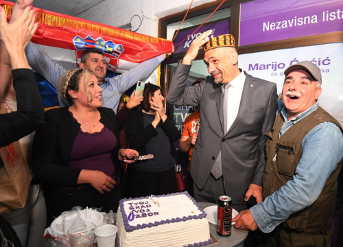 Totalni dernek u Kninu: Pogledajte atmosferu iz stožera Marka Jelića