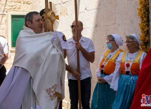 Fotografija 7 - Svetom misom i procesijom kroz Vodice proslavljeno Tijelovo