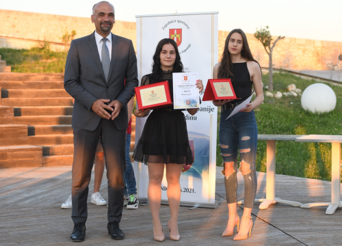 Plivačica Marija Kardum i atletičar Marko Čeko, košarkašice i nogometaši Šibenika ovogodišnji su laureati