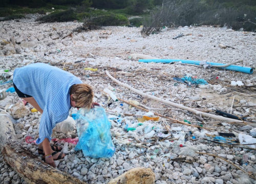 Ova šporka vala je usred Nacionalnog parka Kornati: 'Napunili smo gumenjak, a pomak na plaži se ne vidi'