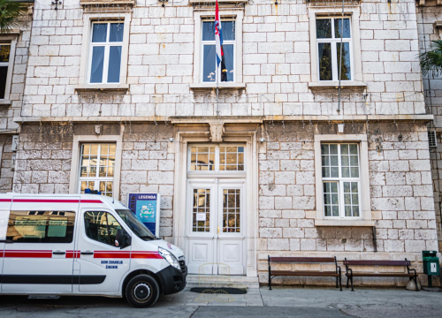 U županiji dvoje novozaraženih, u Šibeniku preminuo muškarac