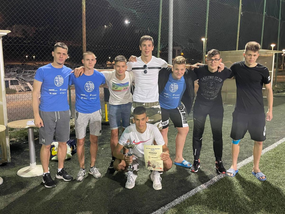 Masters Top tim lige za kadete: Gauni odniieli naslov, Crnici četvrto mjesto