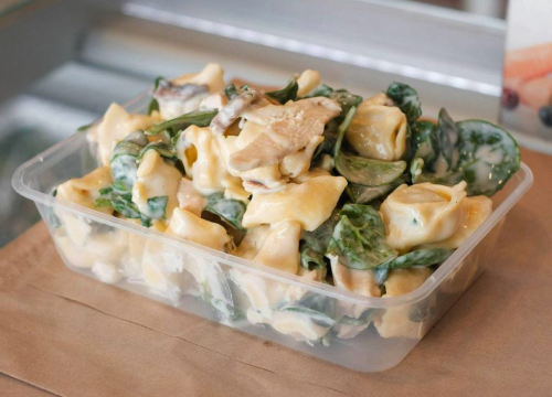 Ovo je glavni razlog zašto ne biste trebali jesti hranu iz plastičnih posuda