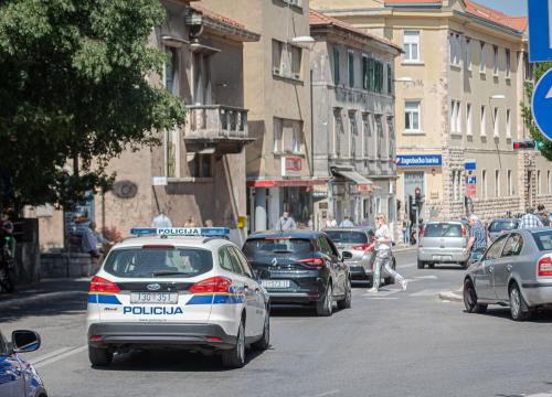 Nije joj se sviđalo kako rade pa im je svima ozbiljno zaprijetila: Žena (50) u Šibeniku kazneno prijavljena