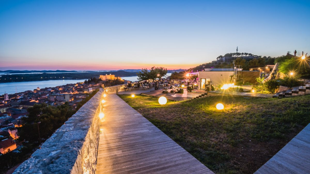 Pozornica na tvrđavi Barone spremna za stranu B: Otvara je Elvis Stanić – ponovno!