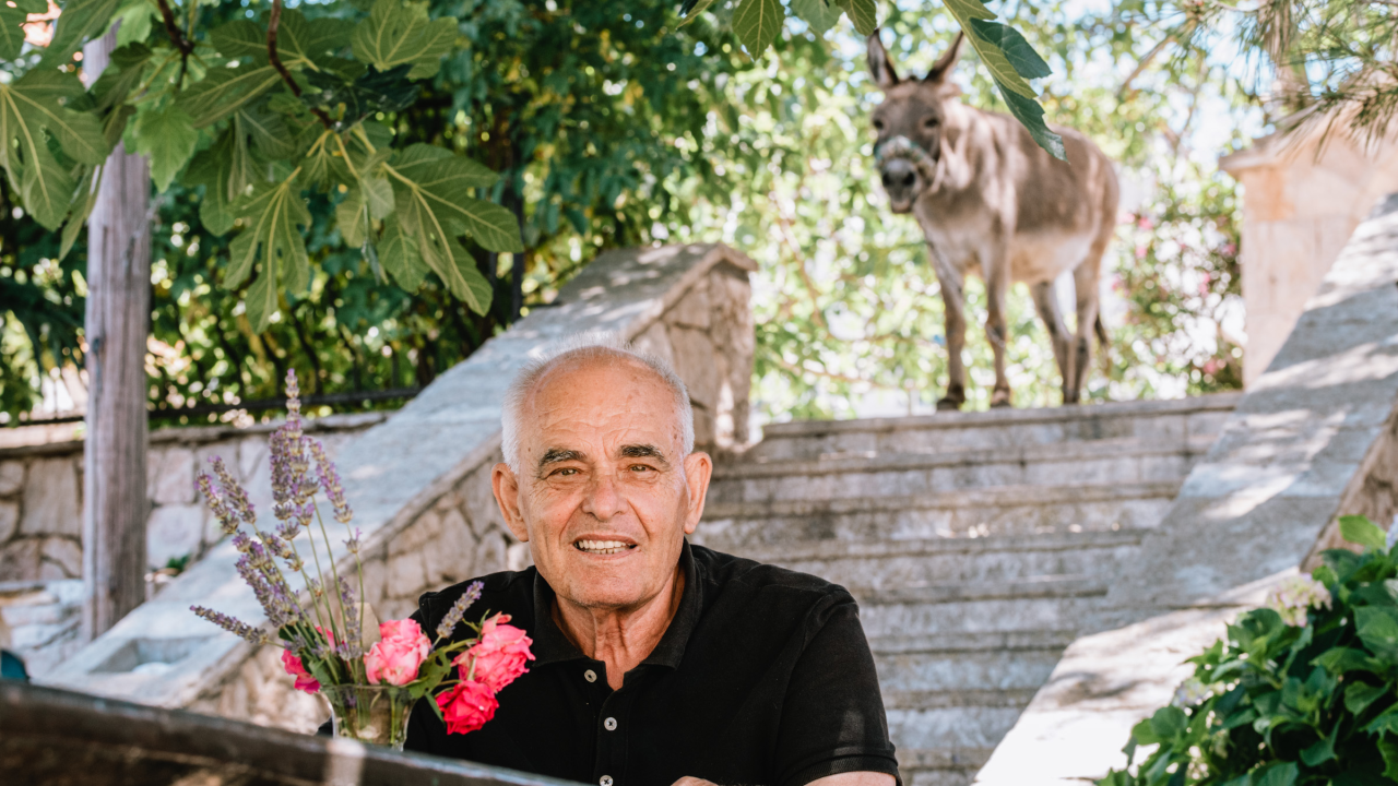 Don Stipe Perkov objavio ‘Razgovore (ne)ugodne puka primoštenskoga’: Riječima su, kao s kamenom, gradili suhozid prošlosti!