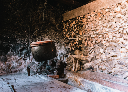 Fotografija 10 - Don Stipe Perkov objavio ‘Razgovore (ne)ugodne puka primoštenskoga’: Riječima su, kao s kamenom, gradili suhozid prošlosti!