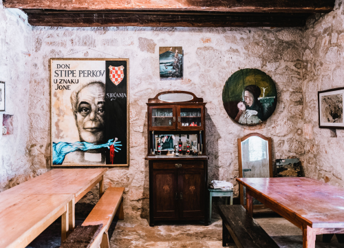 Fotografija 15 - Don Stipe Perkov objavio ‘Razgovore (ne)ugodne puka primoštenskoga’: Riječima su, kao s kamenom, gradili suhozid prošlosti!