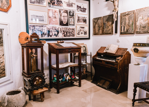 Fotografija 17 - Don Stipe Perkov objavio ‘Razgovore (ne)ugodne puka primoštenskoga’: Riječima su, kao s kamenom, gradili suhozid prošlosti!