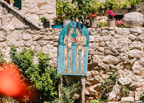 Fotografija 22 - Don Stipe Perkov objavio ‘Razgovore (ne)ugodne puka primoštenskoga’: Riječima su, kao s kamenom, gradili suhozid prošlosti!