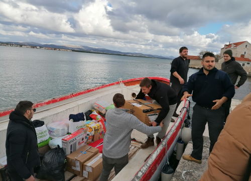 Fotografija 5 - Pričali smo s curama i dečkima iz Šepurine: Od sadnje cvijeća do popravka balotane,  rade sto na sat i odlično ih ide