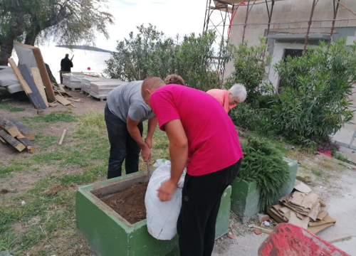 Fotografija 13 - Pričali smo s curama i dečkima iz Šepurine: Od sadnje cvijeća do popravka balotane,  rade sto na sat i odlično ih ide