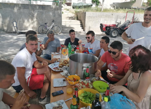 Fotografija 16 - Pričali smo s curama i dečkima iz Šepurine: Od sadnje cvijeća do popravka balotane,  rade sto na sat i odlično ih ide