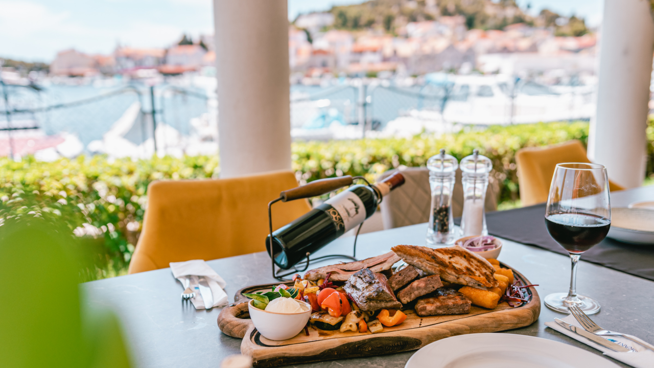 U tribunjskom restoranu Muring uživajte u vrhunskoj spizi uz pogled na staro mjesto!