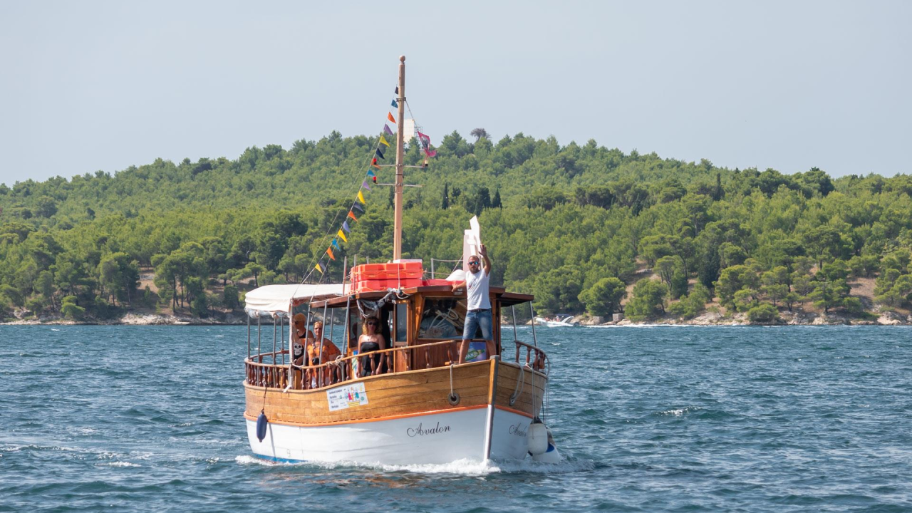 Vrijeme je za kupanje: Do Martinske i Jadrije gradskom brodskom linijom!