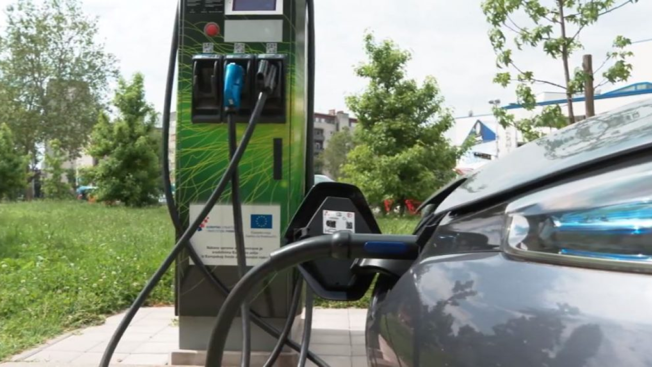 Vozači električnih automobila zbog parkiranja na ovim mjestima mogu biti kažnjeni