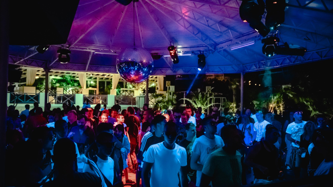 Neponovljiva Doris Dragović i ovog ljeta nastupa u Aurori!