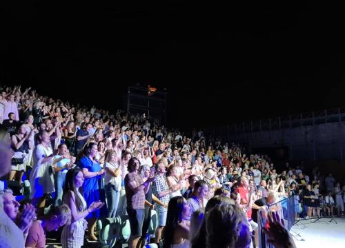 Crvena jabuka nizala hitove pred oduševljenom šibenskom publikom