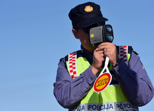 Analiza prometa u županiji: Češki turist u BMW-u jurio 210 km na sat, platio 5000 kuna globe