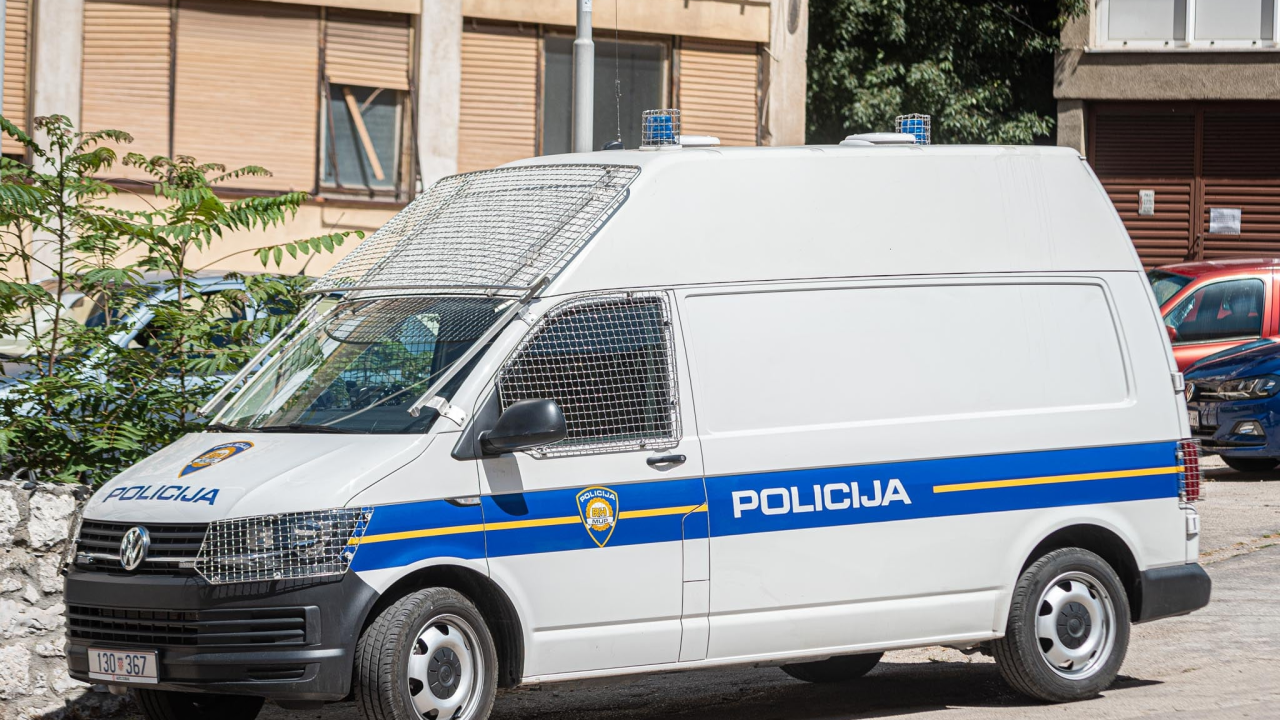 Mladi poštar karticu s PIN-om zadržao za sebe, a potpis primatelja krivotvorio: Šibenska policija diže prijavu