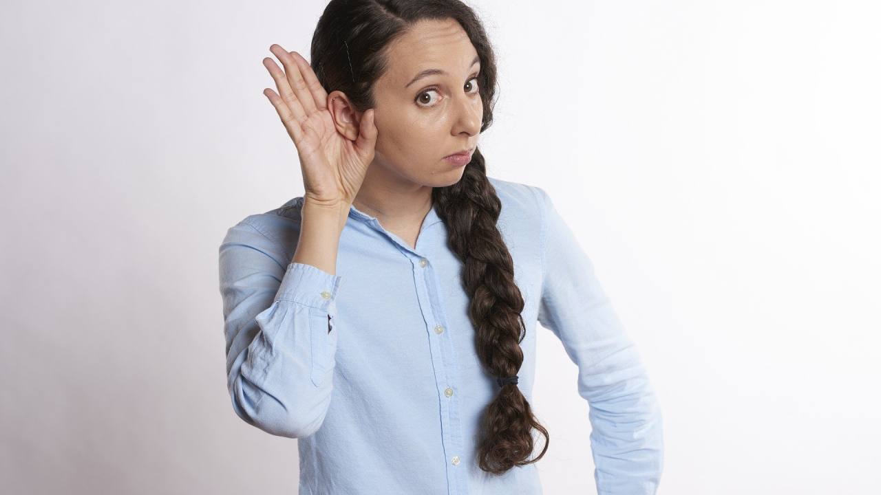 Nagli gubitak sluha: Uzrok, simptomi i kako se liječi ovaj neugodan problem?