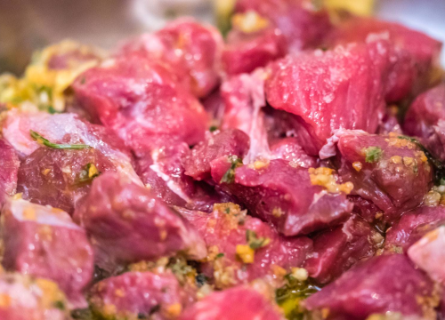 Kako omekšati žilavo meso? Trikovi s kojima će jeftiniji komadi postat mekani i fini