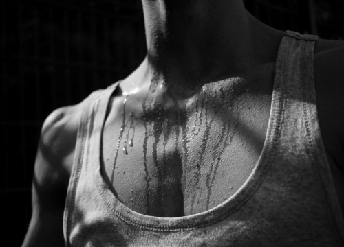 Kako smanjiti pretjerano znojenje? Manje mesa, kave, alkohola…