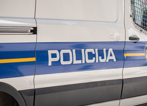 Iz auta u vožnji bačena bomba na kuću: Nema ozlijeđenih, šteta je velika