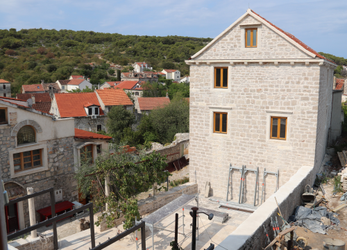 Još malo i gotov je Centar koralja na Zlarinu: Pogledajte kako su obnovljene kuće Šare i Kažerma