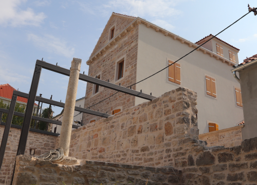 Fotografija 2 - Još malo i gotov je Centar koralja na Zlarinu: Pogledajte kako su obnovljene kuće Šare i Kažerma