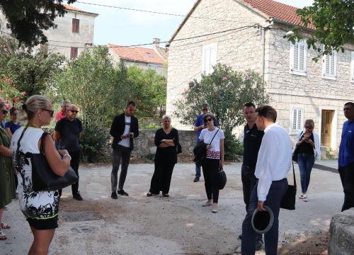 Fotografija 3 - Još malo i gotov je Centar koralja na Zlarinu: Pogledajte kako su obnovljene kuće Šare i Kažerma