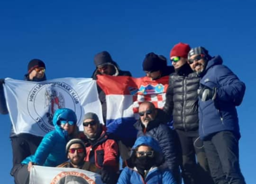 Fotografija 2 - Osam šibenskih planinara popelo se na najviši vrh Turske, 5137 metara visok Ararat