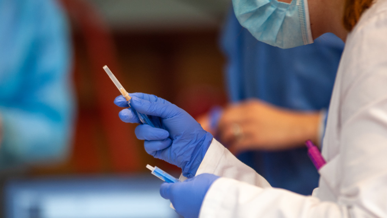 Što se događa u tijelu nakon cijepljenja protiv covida-19?