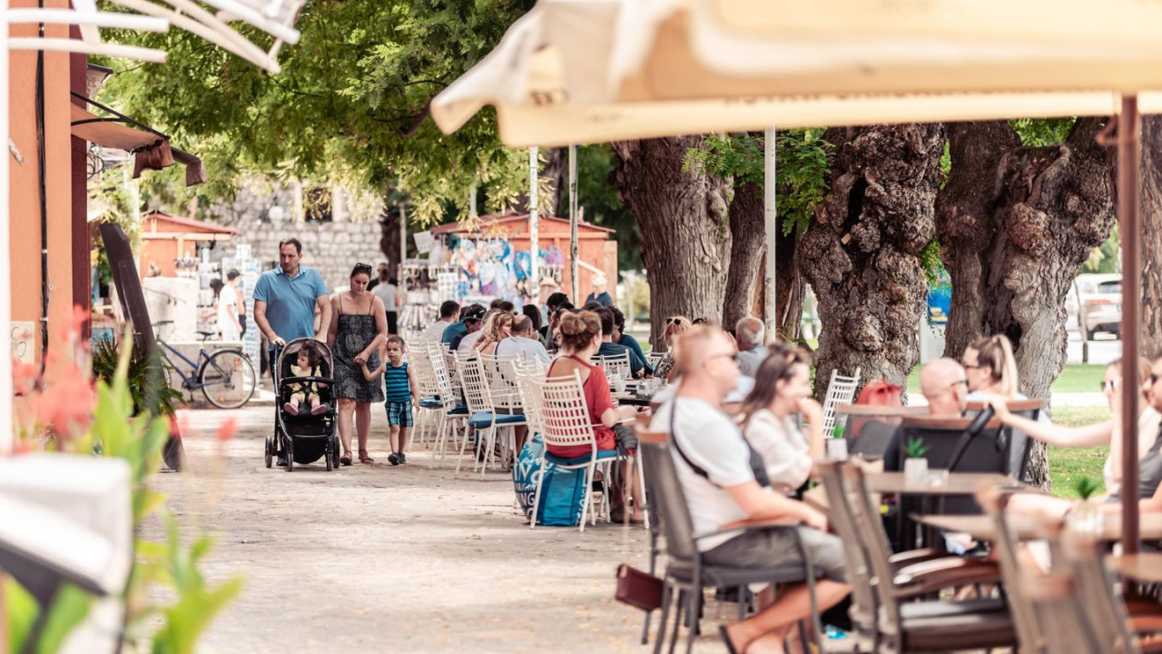 Horoskop u kafiću: Lav privlači pozornost, Škorpion promatra