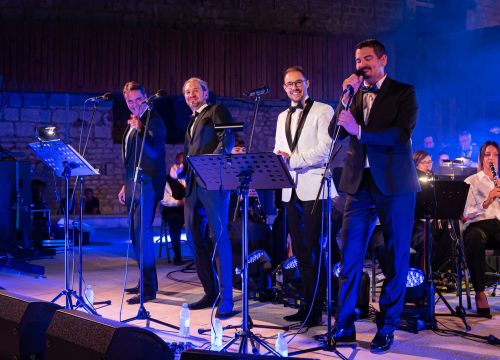 Šibenska narodna glazba i 4 tenora raspjevali publiku za kraj sezone