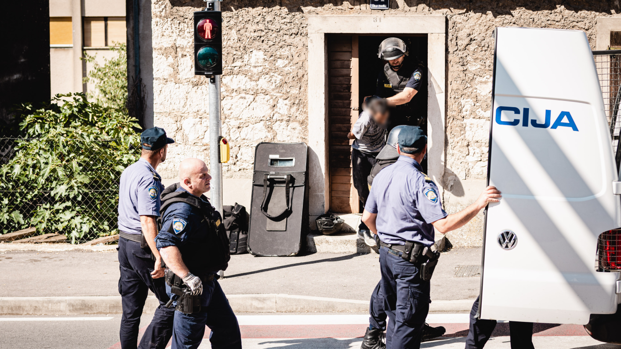 Razbojništvo u ljekarni kod Kronjinog magazina: Nema ozlijeđenih, razbojnik uhićen u blizini